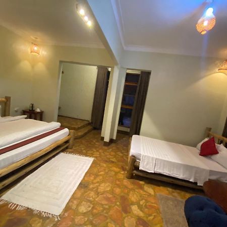 Afro Smile Hotel & Guest House - Джинджа Екстериор снимка