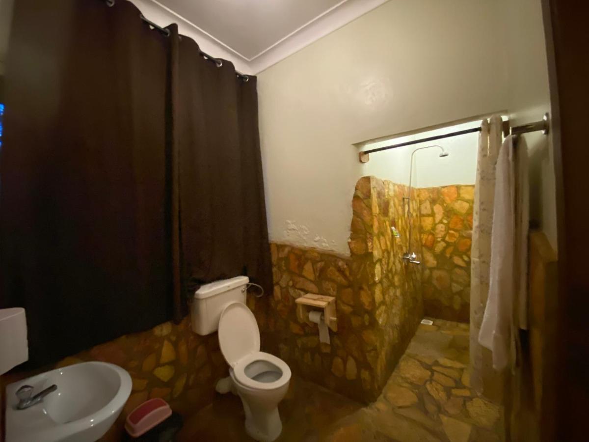 Afro Smile Hotel & Guest House - Джинджа Екстериор снимка