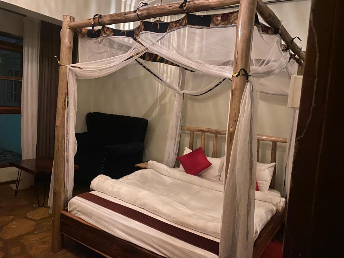 Afro Smile Hotel & Guest House - Джинджа Екстериор снимка