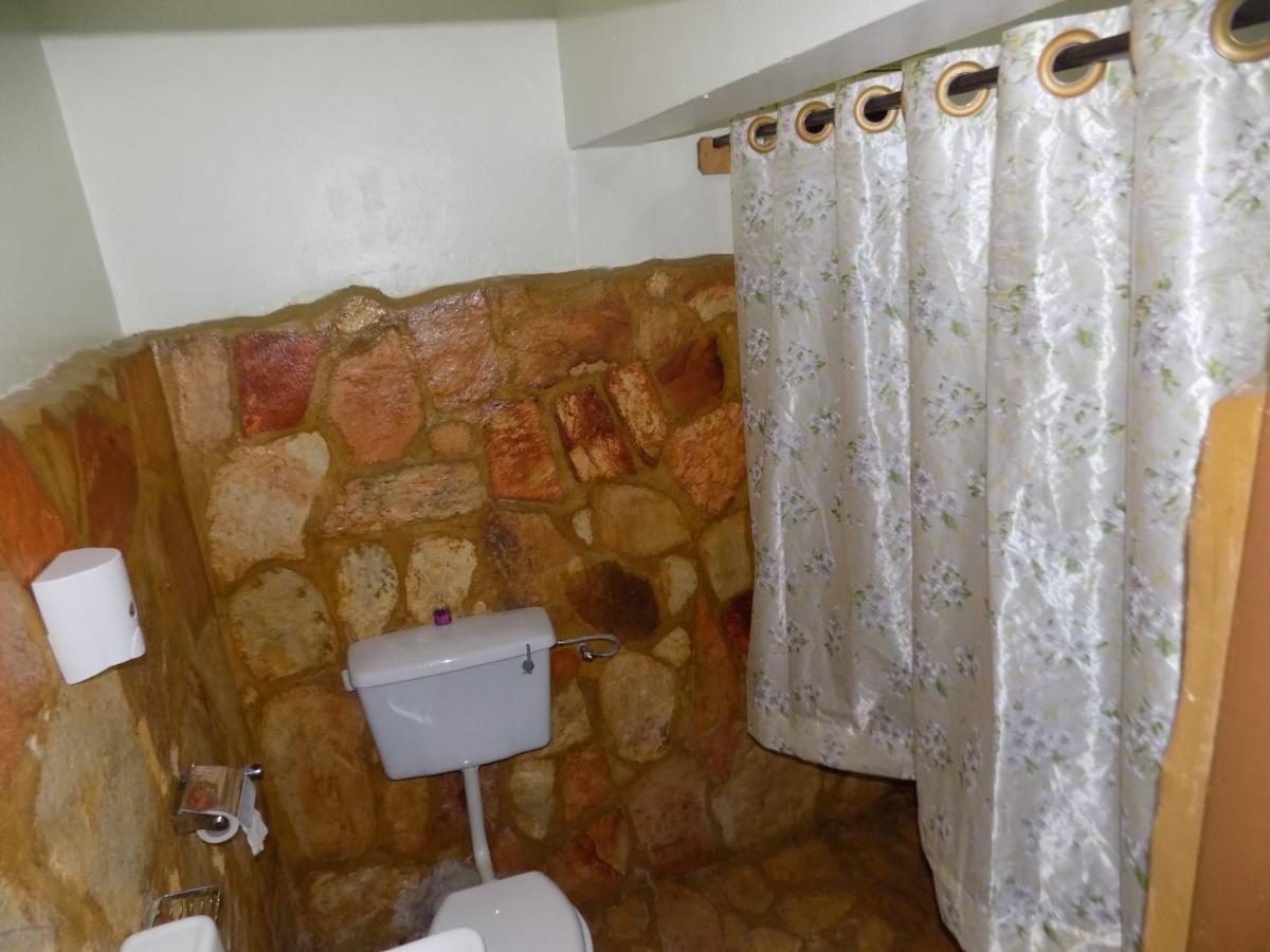 Afro Smile Hotel & Guest House - Джинджа Екстериор снимка