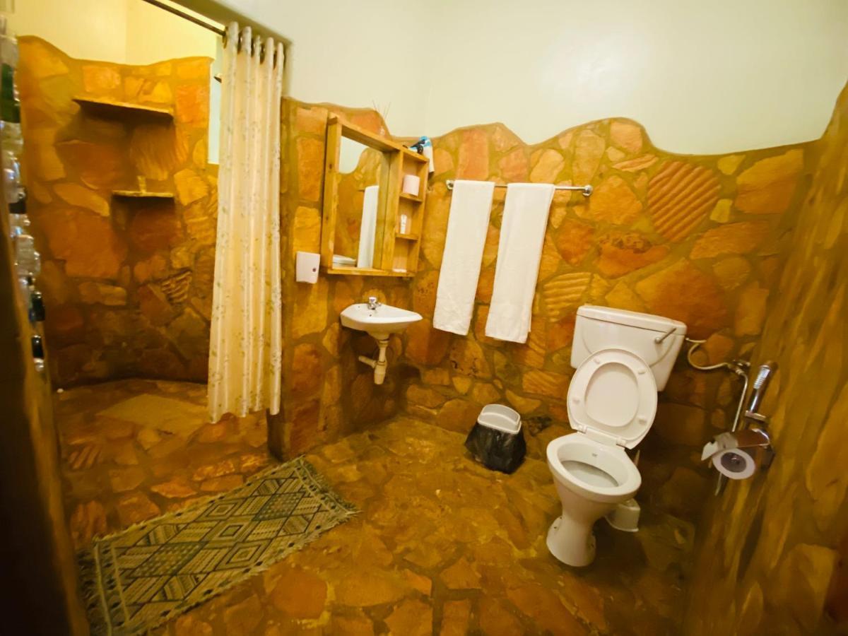 Afro Smile Hotel & Guest House - Джинджа Екстериор снимка