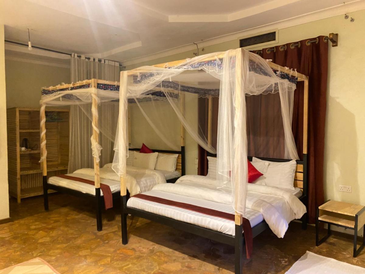 Afro Smile Hotel & Guest House - Джинджа Екстериор снимка
