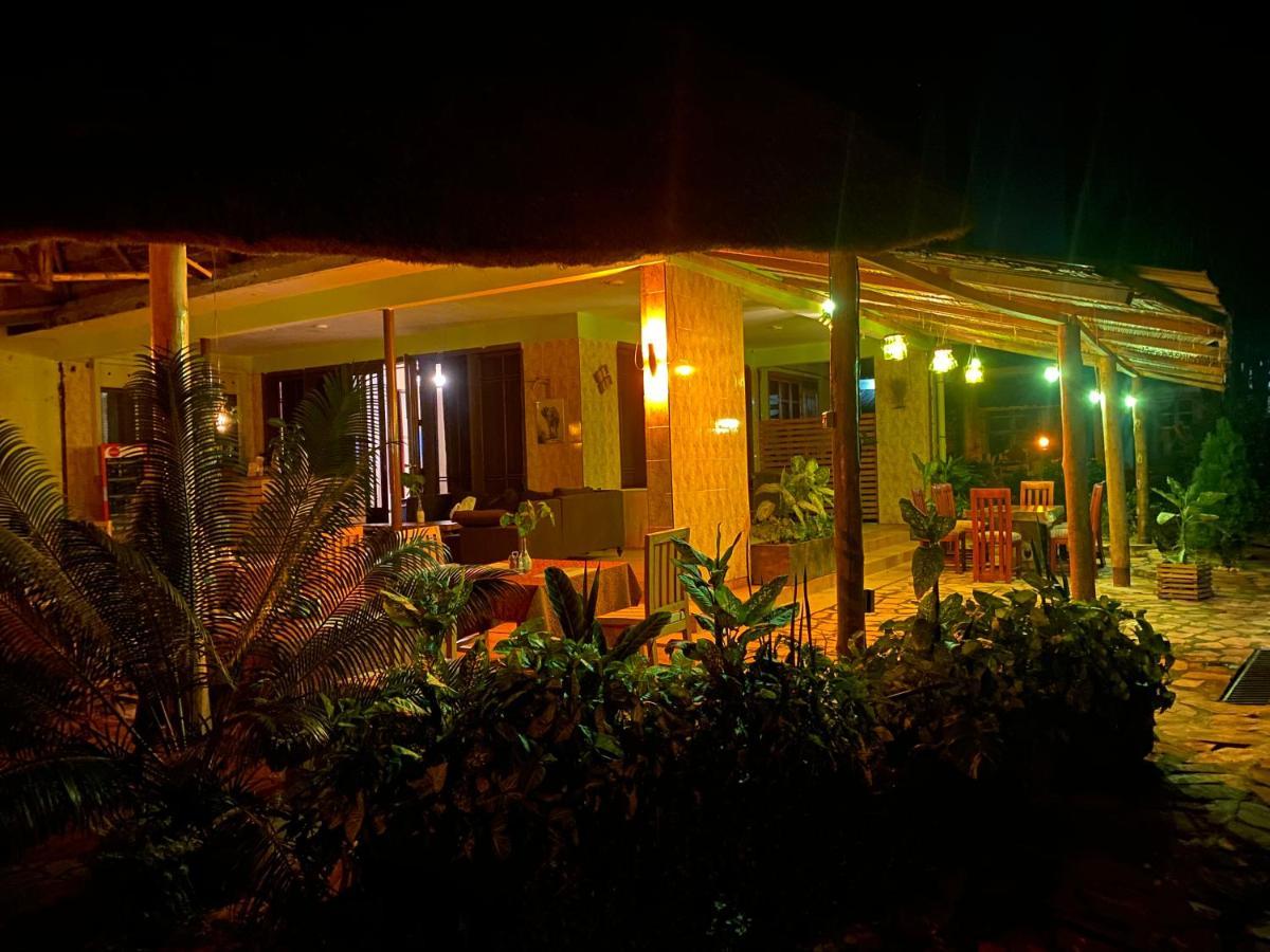 Afro Smile Hotel & Guest House - Джинджа Екстериор снимка