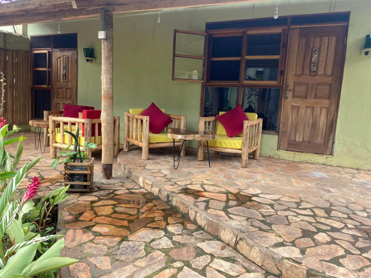 Afro Smile Hotel & Guest House - Джинджа Екстериор снимка