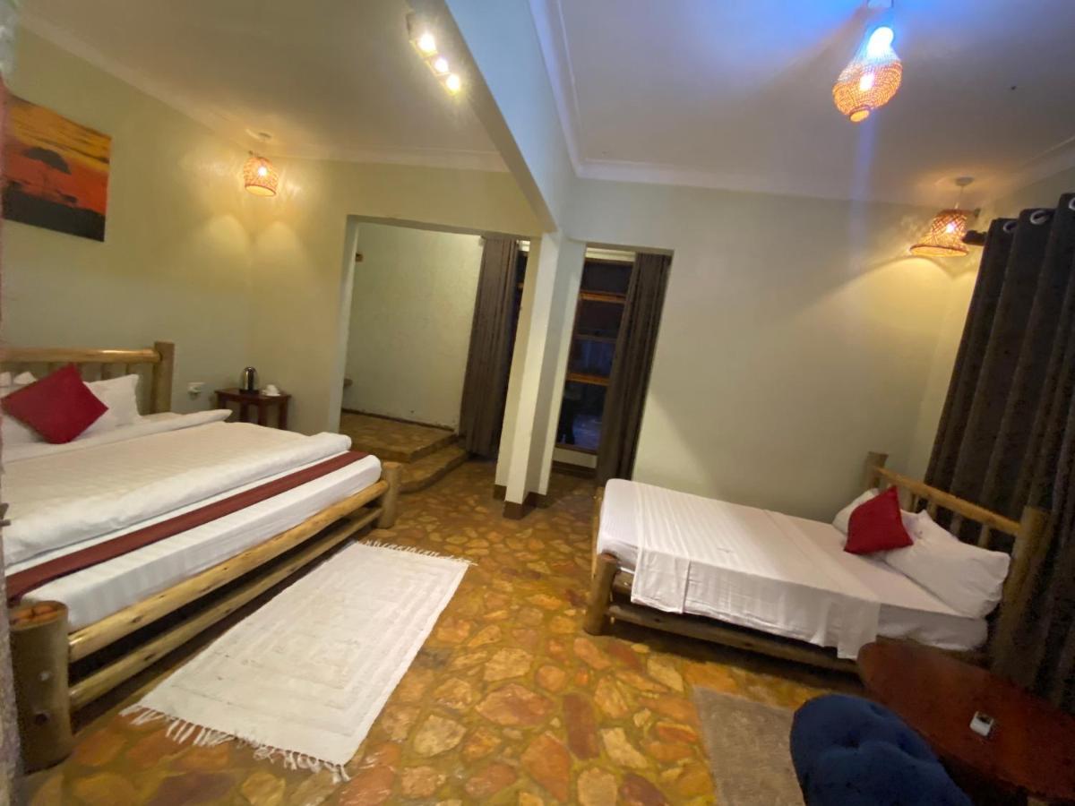 Afro Smile Hotel & Guest House - Джинджа Екстериор снимка